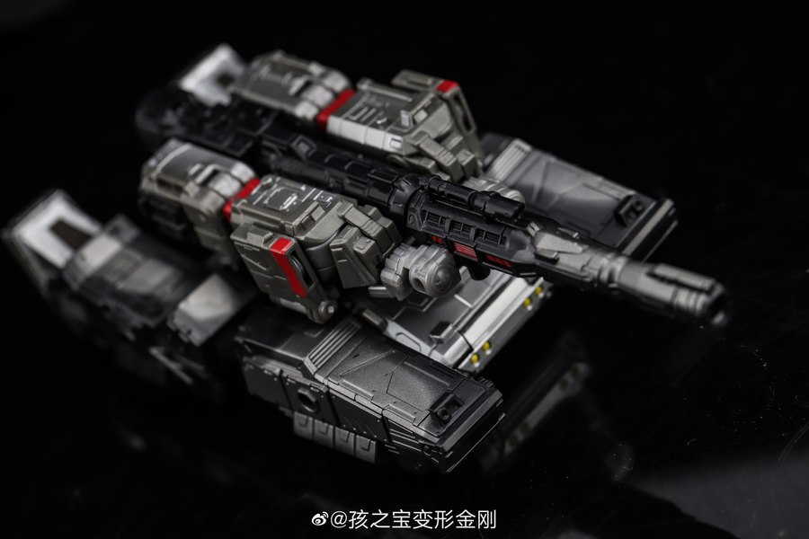 Netflix Megatron With Battlemasters Lionizer & Pinpointer In Hand Images Of WalMart Exclusive Set  (8 of 10)